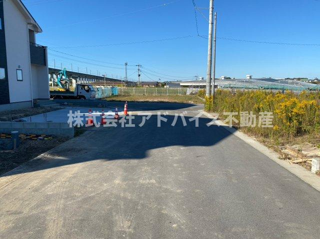 筑後市大字熊野の新築一戸建の前面道路含む現地写真