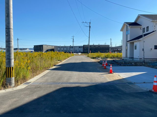 筑後市大字熊野の新築一戸建の前面道路含む現地写真
