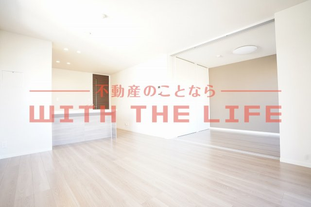 ネクステージ本町【キャッシュバック対象物件】の居間・リビング|ゆったり過ごせるリビングです