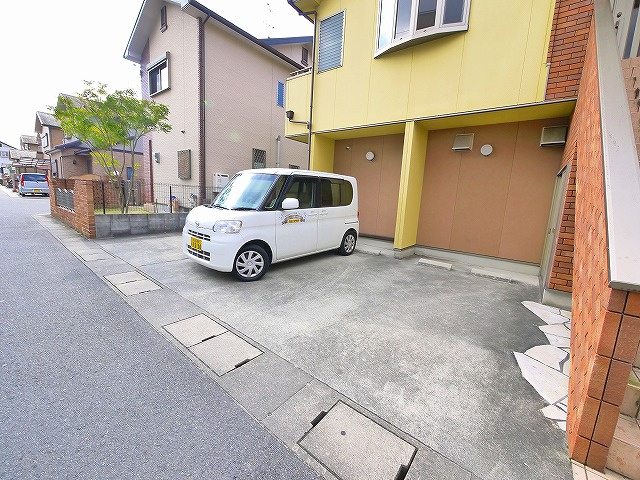 岡本ハイツ（南京終町）の駐車場