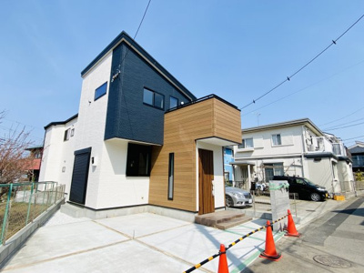 【外観パース】 | ☆長後駅徒歩１１分・小中学校徒歩５分☆売主直売につき諸費用大幅削減！新築／藤沢市下土棚 | ホワイトを基調に正面にアクセント２トーンを採用するモダンデザイン風☆建物の凹凸が立体感を出す見栄えの良い外観です。