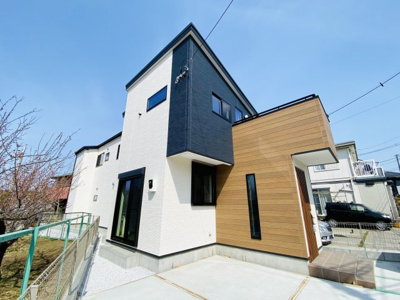 【外観】 | ☆長後駅徒歩１１分・小中学校徒歩５分☆売主直売につき諸費用大幅削減！新築／藤沢市下土棚 | 陽当たり良好な南道路！風通しも良く穏やかで交通量の少ない現地です♪東側は隣地通路、西側は生産緑地の為、建物に挟まれていなく心地よい開放感がございます！