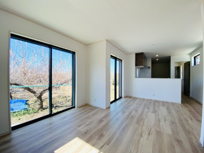 【外観】 | ☆長後駅徒歩１１分・小中学校徒歩５分☆売主直売につき諸費用大幅削減！新築／藤沢市下土棚 | 陽当たり良好な南道路！風通しも良く穏やかで交通量の少ない現地です♪東側は隣地通路、西側は生産緑地の為、建物に挟まれていなく心地よい開放感がございます！