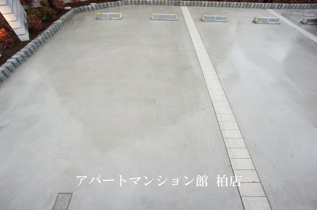 CASA　DOSの駐車場