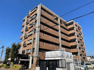 【外観】 | 西鉄とJRの2沿線で各方面への移動に便利な立地です。近隣の駐車場を確保してあるので、車をお持ちの方でも安心です♪