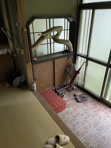 神田売家の玄関