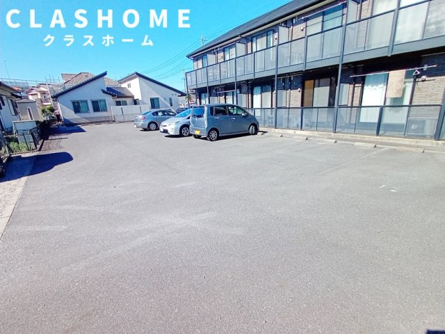 アンプルール リーブル フルリールの駐車場
