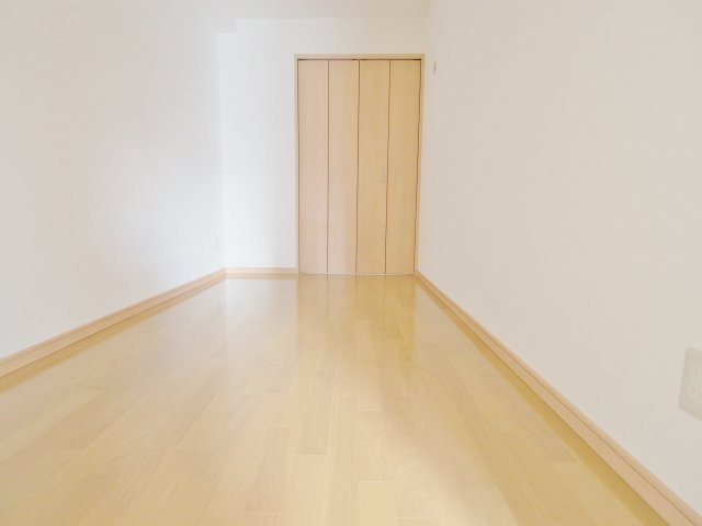 ローズ健正の洋室