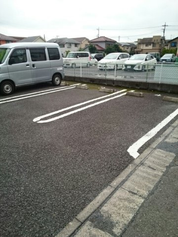 サンメゾン緑ヶ丘の駐車場