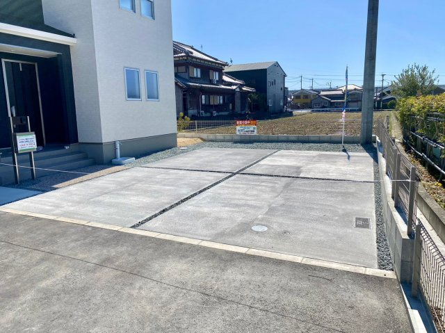 大川市大字津の新築一戸建の駐車場