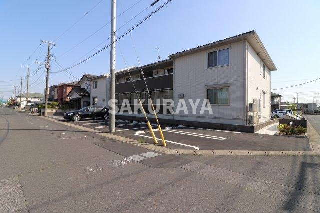 エリタージュ朝倉 Northの駐車場
