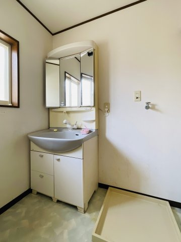 【洗面所】 | たつの市御津町苅屋 | 明るい洗面所です