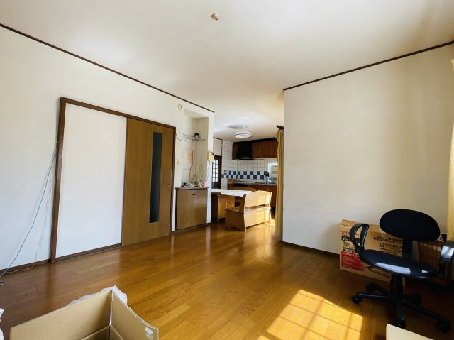 【居間・リビング】 | たつの市御津町苅屋 | こちらの居間で趣味の時間をお楽しみください