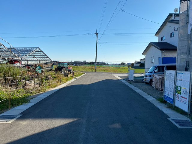 筑後市大字上北島の新築一戸建の前面道路含む現地写真