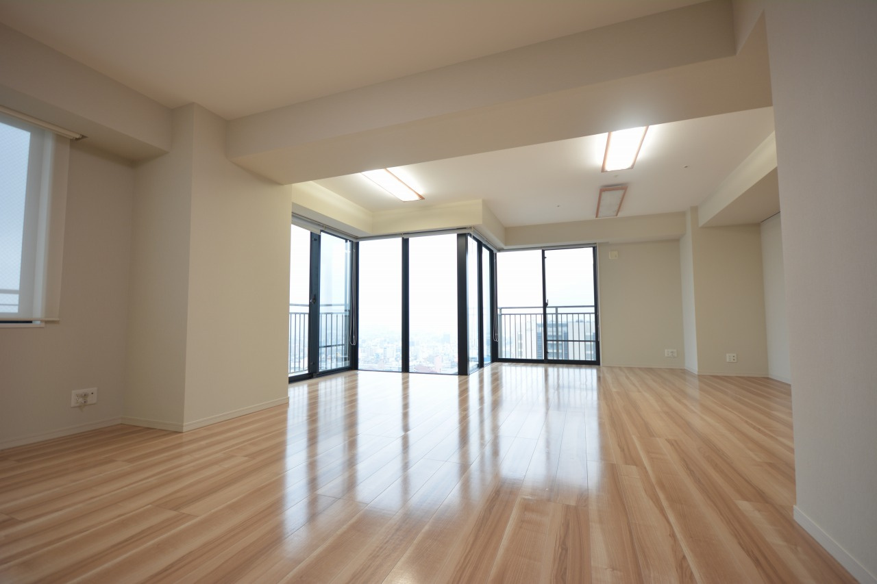 アートアルテールコンドミニアムフロアの居間・リビング