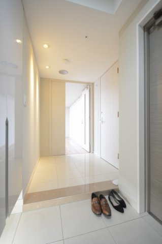 アートアルテールコンドミニアムフロアの玄関