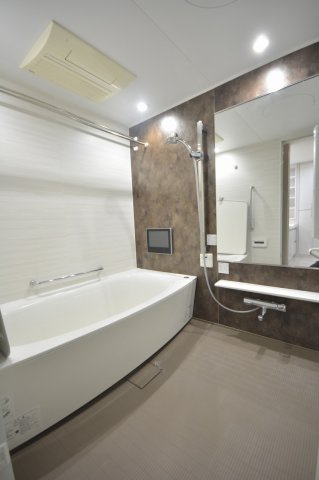 アートアルテールコンドミニアムフロアの浴室