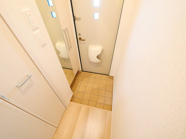 アメニティプラザ朱雀Ⅱの玄関|収納もある玄関です
