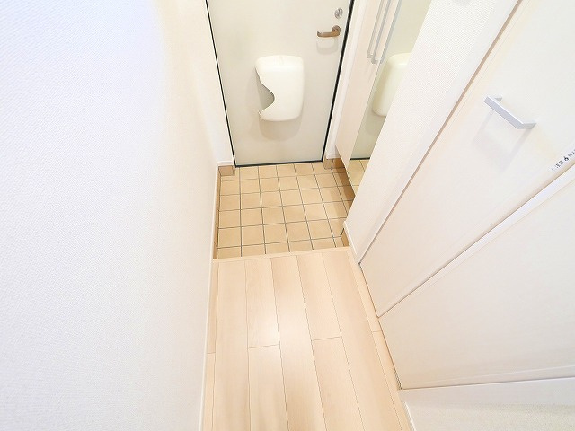 アメニティプラザ朱雀Ⅱの玄関|収納もある玄関です