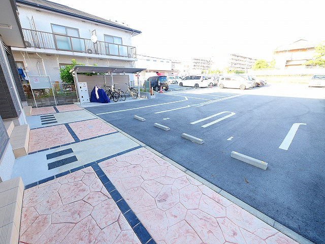 アメニティプラザ朱雀Ⅱの駐車場