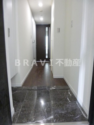 グランドロアール天満橋　BRAVI不動産の玄関|【グランドロアール天満橋】シンプルで使いやすい玄関です