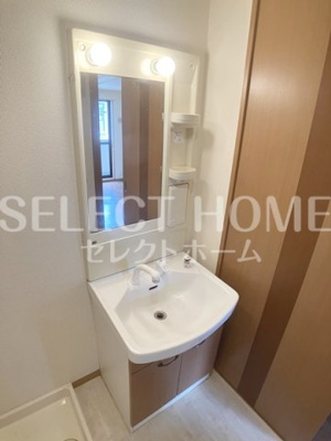 【独立洗面台】 | グランチェスタＫ－Ⅰ | 独立洗面台、小物を置くことができて便利です