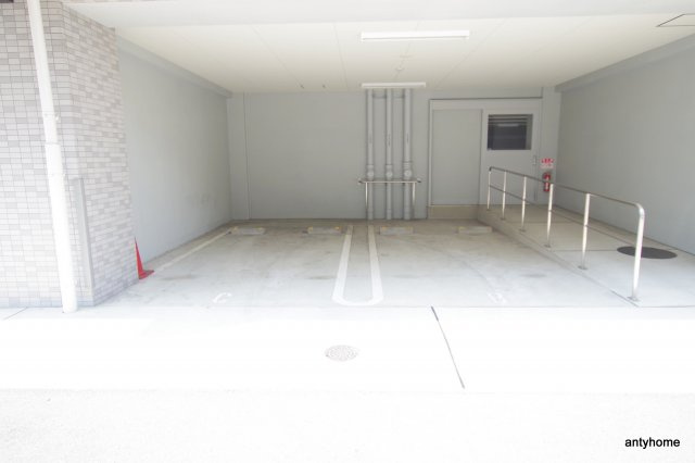 トレヴァンス梅田　仲介手数料無料の駐車場