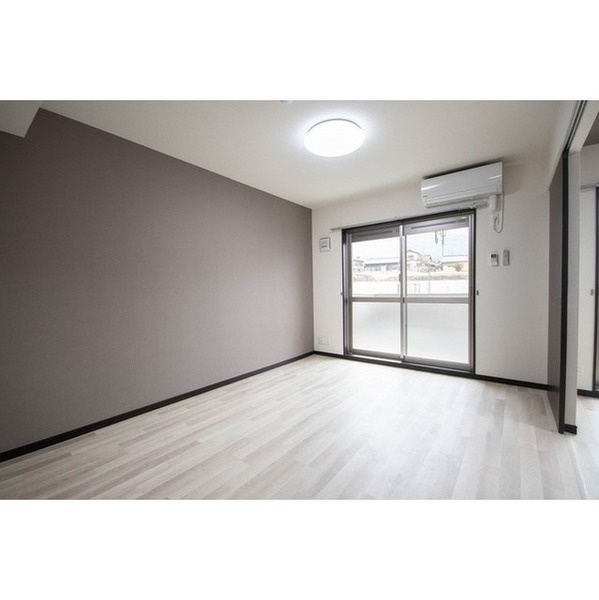 ARATA弐番館の居間・リビング