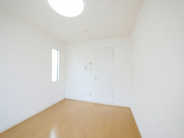 コーポ三和新大宮2号館の洋室