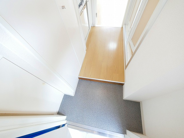 コーポ三和新大宮2号館の玄関