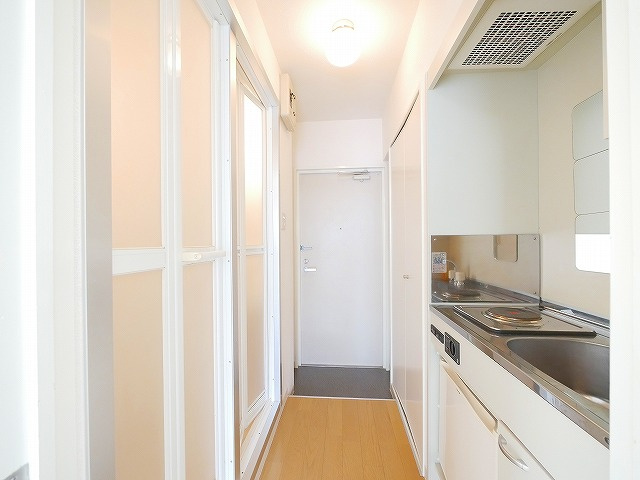 コーポ三和新大宮2号館の玄関