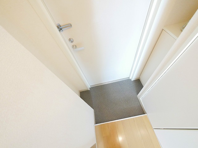 コーポ三和新大宮2号館の玄関