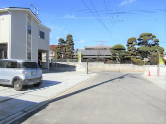【前面道路含む現地写真】 | 前面道路含む現地写真です
【接道状況】北側：公道約4.5ｍ　開発道路公道約6.0ｍ
