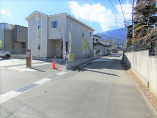 【前面道路含む現地写真】 | 前面道路含む現地写真です
【接道状況】北側：公道約4.5ｍ　開発道路公道約6.0ｍ