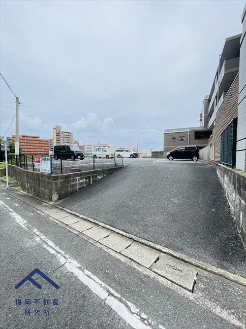 ロワールマンション西大橋2の駐車場
