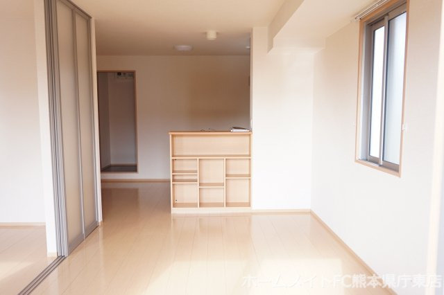 熊本市中央区出水３丁目のアパートの居間・リビング|※現況優先