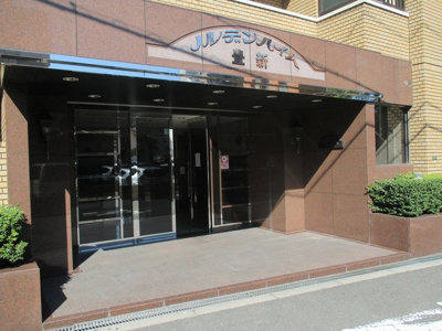 【エントランス】 | ノルデンハイム豊新 | 落ちついた外観にマッチしたエントランスです