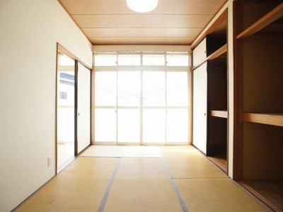 【和室】 | パールハイツ１号棟 | 休みの日はゴロゴロくつろぐことのできる6帖の和室です。