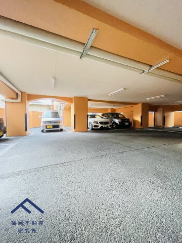 シャンボール南福岡の駐車場