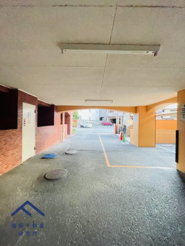 シャンボール南福岡の駐車場