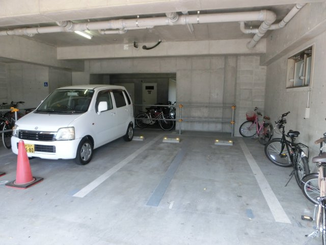 will Do難波ｗ１の駐車場|駐車場があるので、車を買う予定の方も安心です