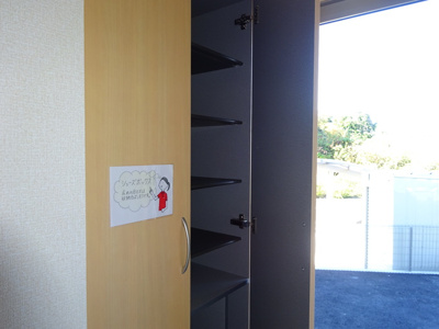 【玄関】 | ヴィラアペーゴⅡ | 姿見付きシューズボックス