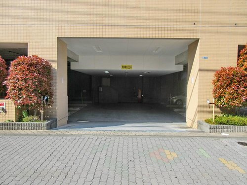 プリムローズ浅草ウエストの駐車場|駐車場入口