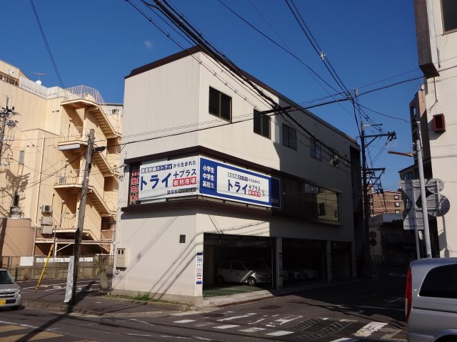大津市大萱１丁目の店舗一部の外観