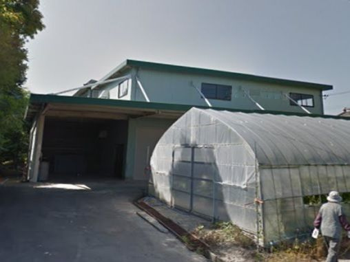 野洲市吉地の倉庫の外観