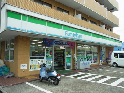 ファミリーマート 日吉六丁目店まで40ｍ