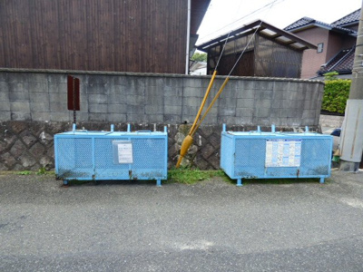 【その他共用部分】 | 文京台３丁目貸家 | 敷地そばに頑丈なゴミ置場あり。鳥に荒らされず衛生的。