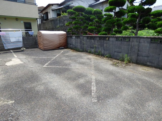 【駐車場】 | 文京台３丁目貸家 | 駐車場2台付です。