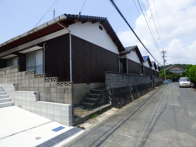 【外観】 | 文京台３丁目貸家 | 家の裏から道に出られ、こちらからゴミ置場へ行けます。