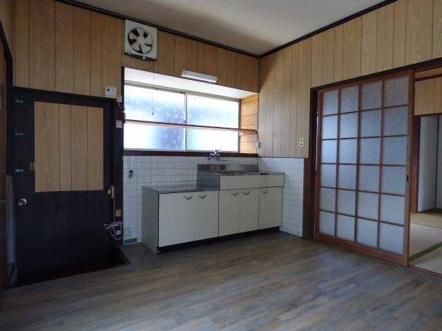 【キッチン】 | 文京台３丁目貸家 | キッチン横には勝手口もあります。　